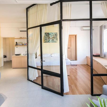 Scandinavian Apartment With Balcony In Bui Vien Хошимін Екстер'єр фото